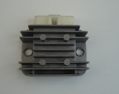 Afbeeldingen van Spanningsregelaar 12 Volt GY6 Blok plat